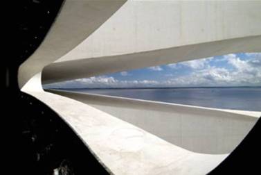 Museu Iberê Camargo, o elo concreto (branco)